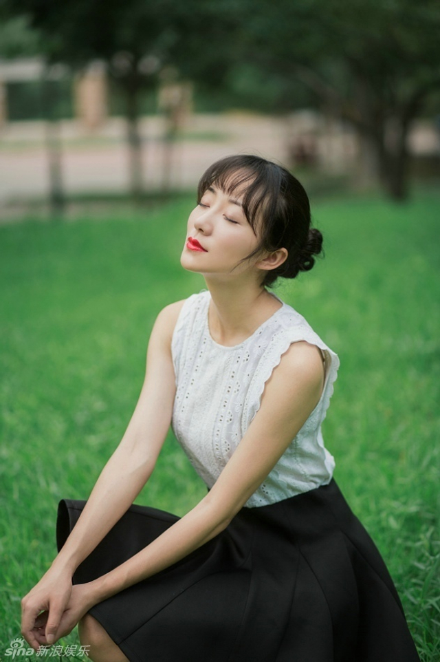 韩雪素衣美照清新动人