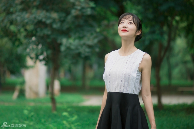 韩雪素衣美照清新动人