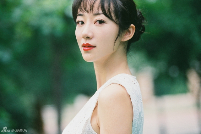 韩雪素衣美照清新动人