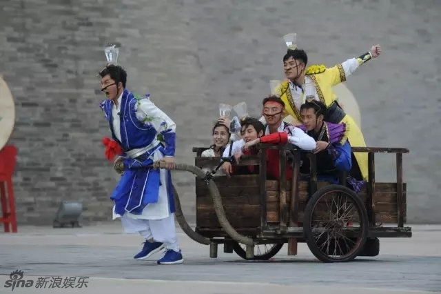李晨扛起全队的重量向前奔跑