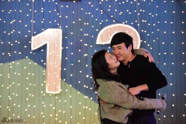 王琦高兴亲吻沈腾