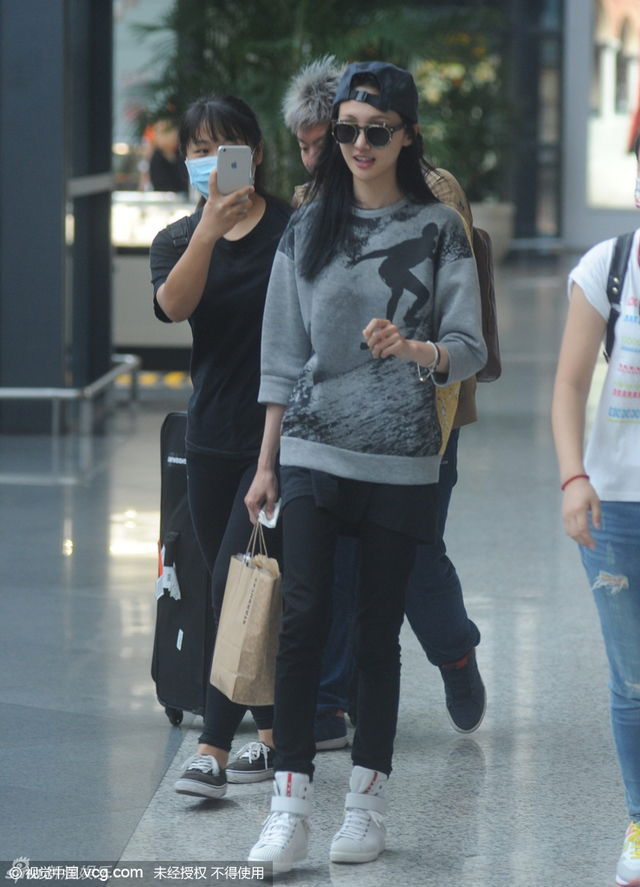 郑爽瘦成闪电面部凹陷