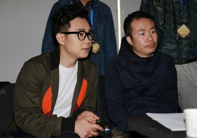 大鹏与导演组沟通