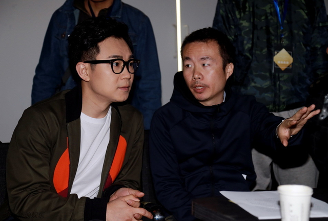 大鹏与导演组沟通