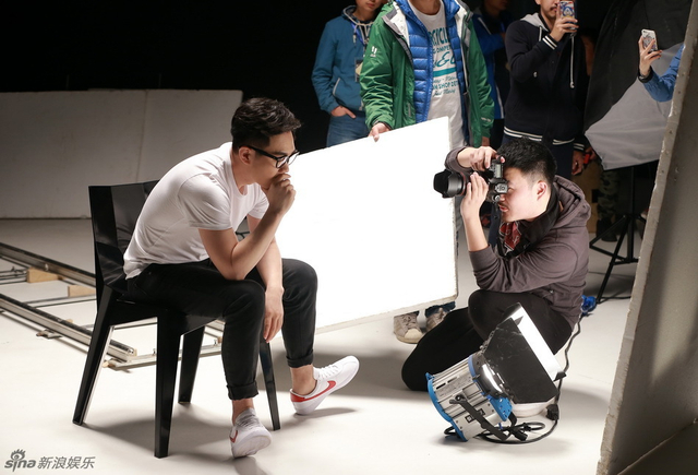 大鹏与导演组沟通