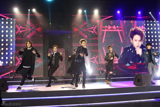 韩国组合BEAST开场表演