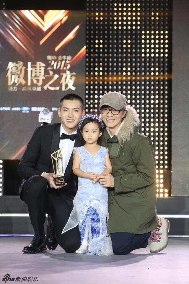 吴亦凡、甜馨、周星驰合影