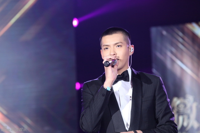 吴亦凡演唱《花房姑娘》