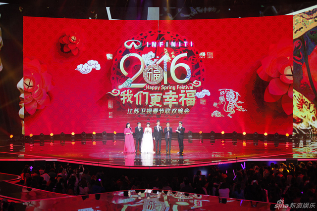 《戏说乾隆》剧组登台