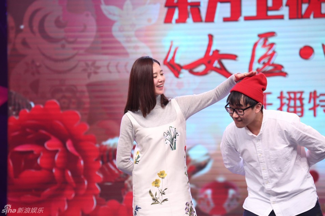 刘诗诗摸头
