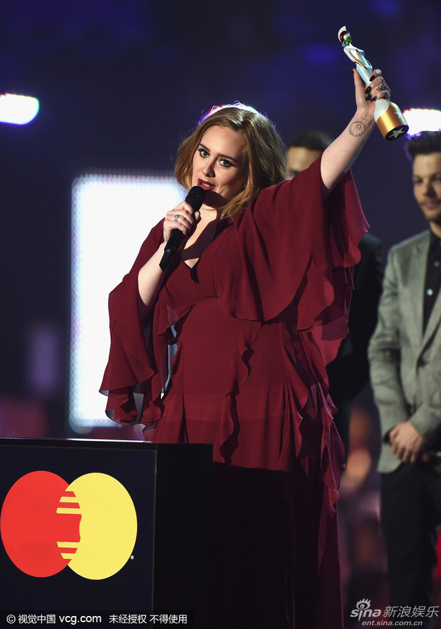 阿黛尔收四座奖杯成本届全英音乐奖最大赢家