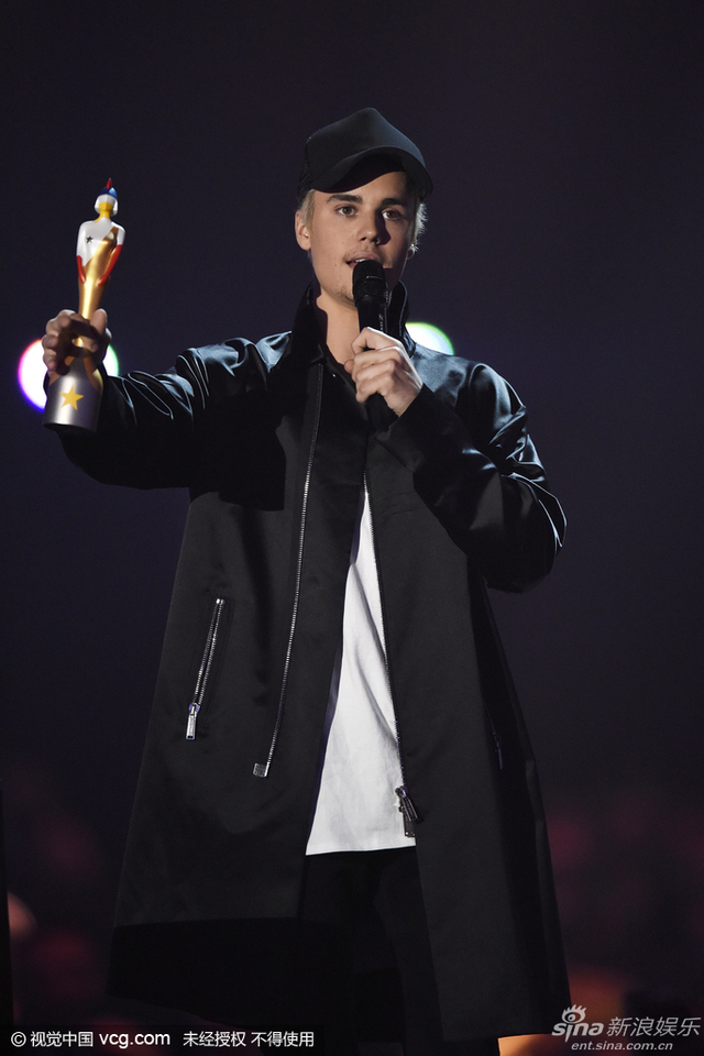 最佳国际男歌手 贾斯汀比伯