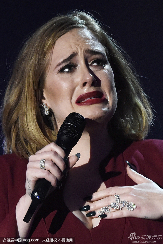 阿黛尔动情落泪