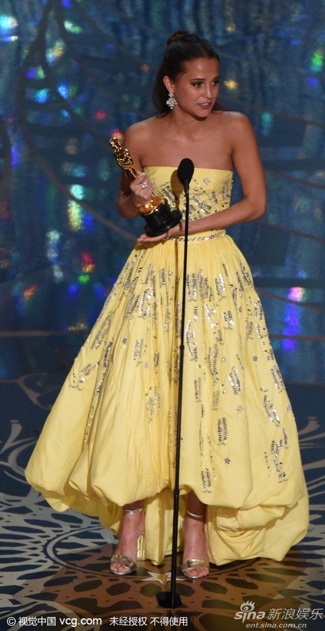 最佳女配角：艾丽西卡-维坎德/《丹麦女孩》