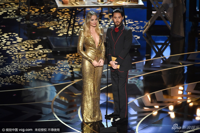 玛格特-罗比和杰拉德-莱托颁奖