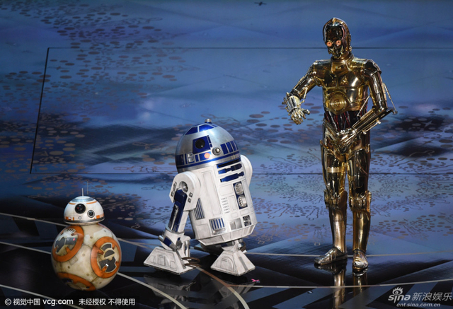 《星球大战7》机器人登台抢镜