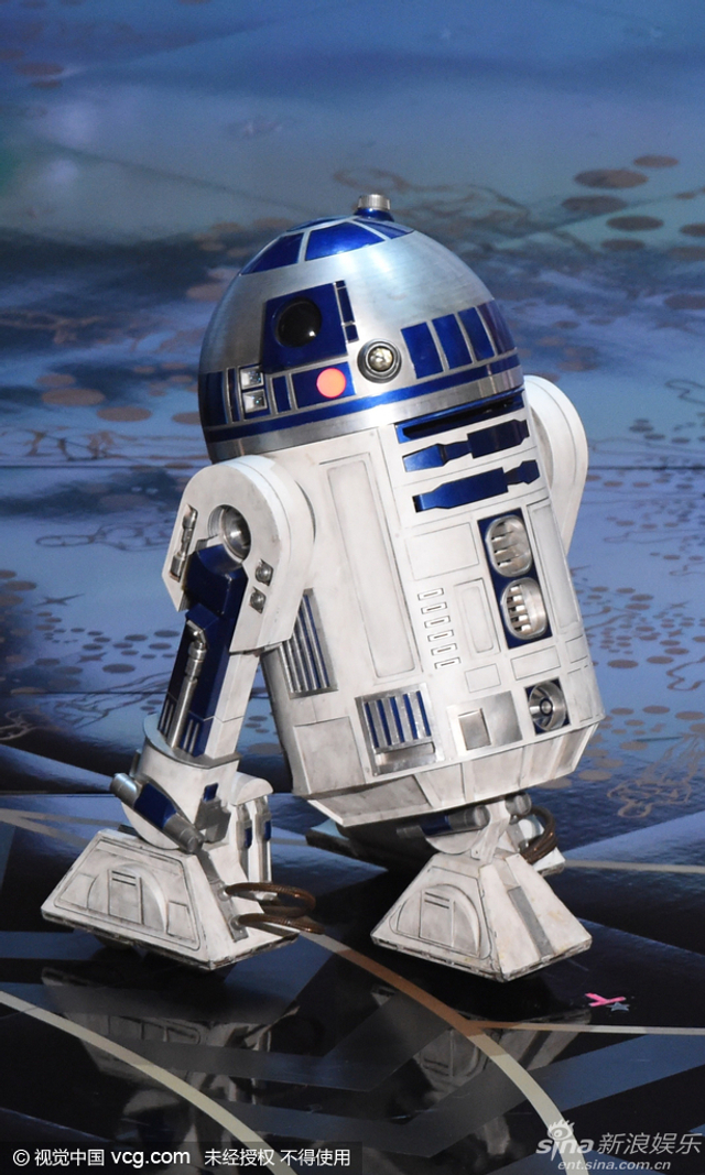 《星球大战7》机器人登台抢镜