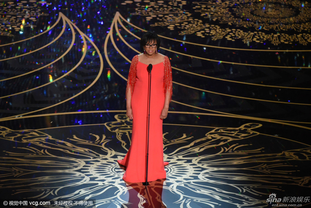 美国电影艺术与科学学院主席谢丽尔登台