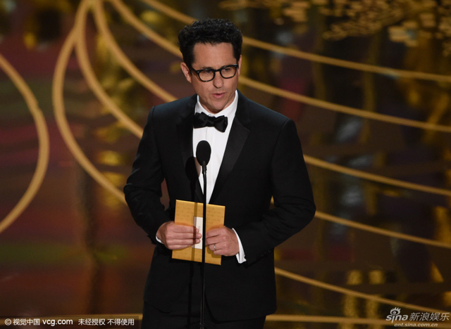 J·J·艾布拉姆斯登台颁奖