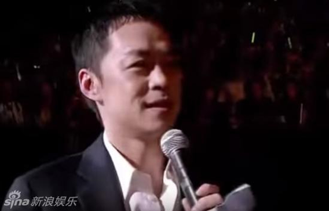 阿中5声老婆娶Selina 演唱会求婚逼哭万人