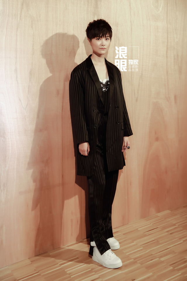李宇春巴黎看秀 