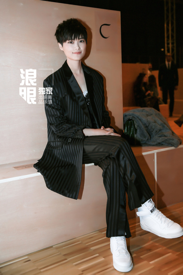 李宇春条纹西服
