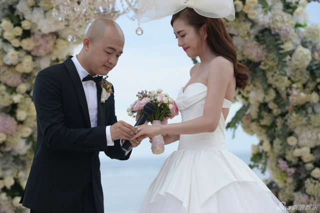 包贝尔和包文婧交换戒指