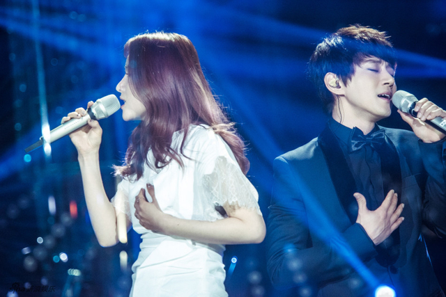 黄致列、gummy