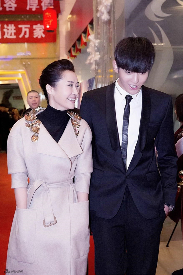 许晴深情望向吴亦凡