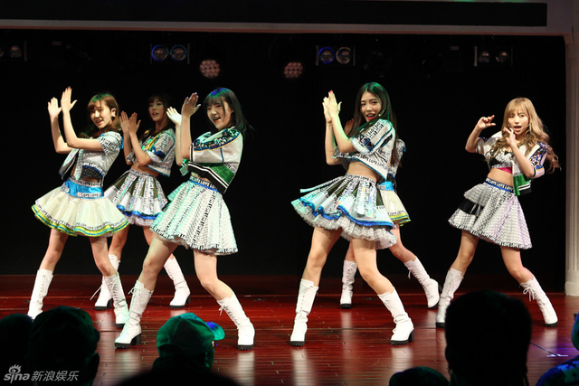 SNH48女团表演