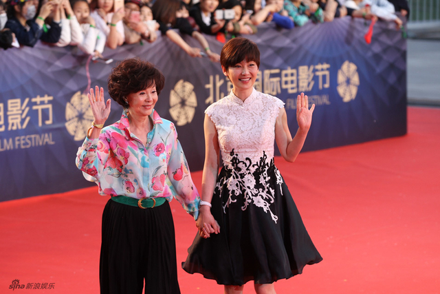 归亚蕾、徐帆出席