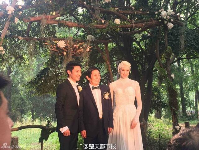 撒贝宁婚纱照李白婀娜