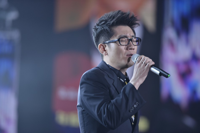 金志文深情献唱