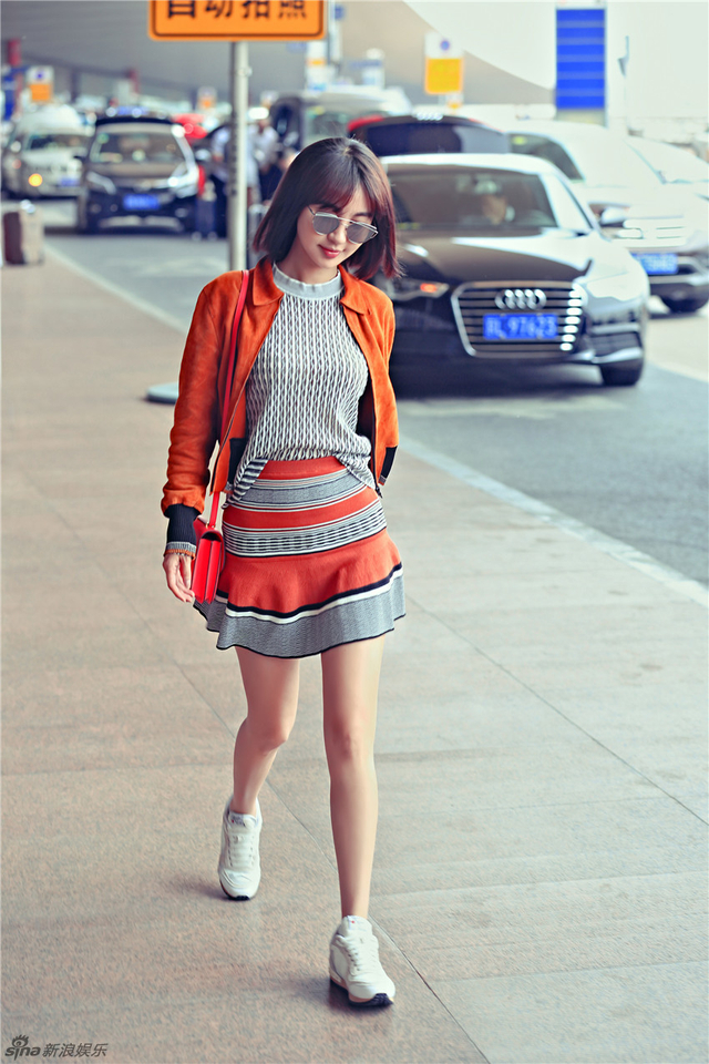 李菲儿机场look