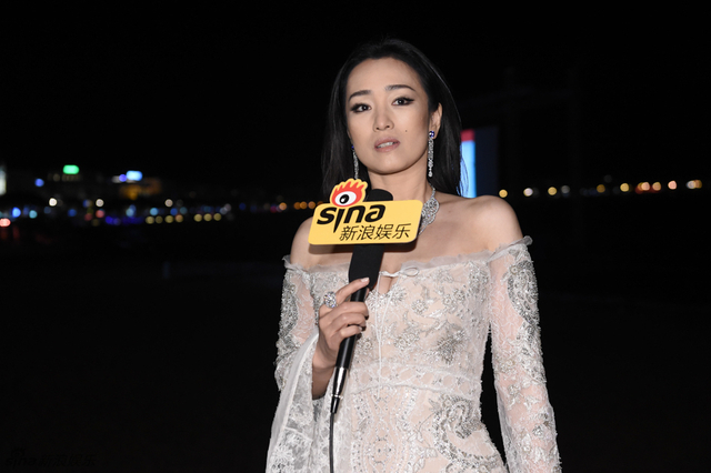 巩俐戛纳忆与张国荣往昔 叹其应拿影帝