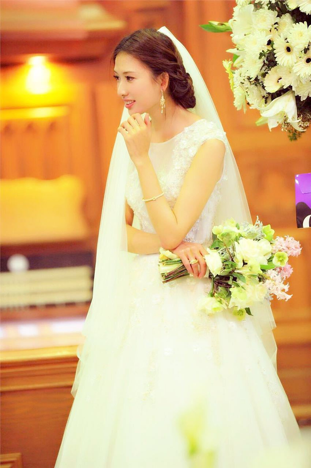 林志玲穿婚纱似女神