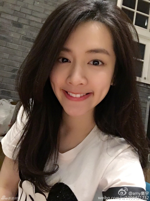 笑容甜美的陈昊宇