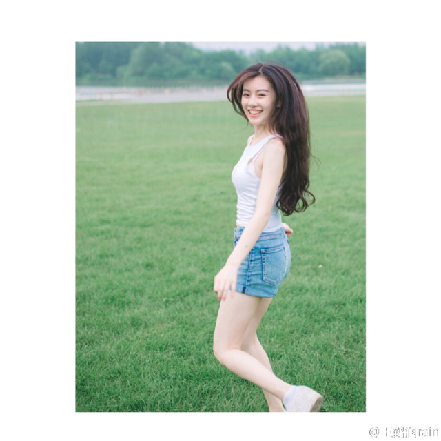 王鹤润秀大长腿