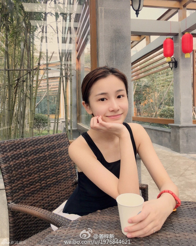 姜梓新甜美私照