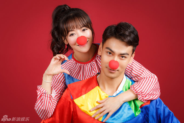 陈紫函戴向宇搞怪结婚照甜蜜恩爱