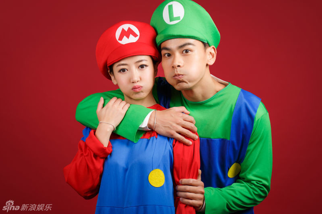 陈紫函戴向宇搞怪结婚照甜蜜恩爱