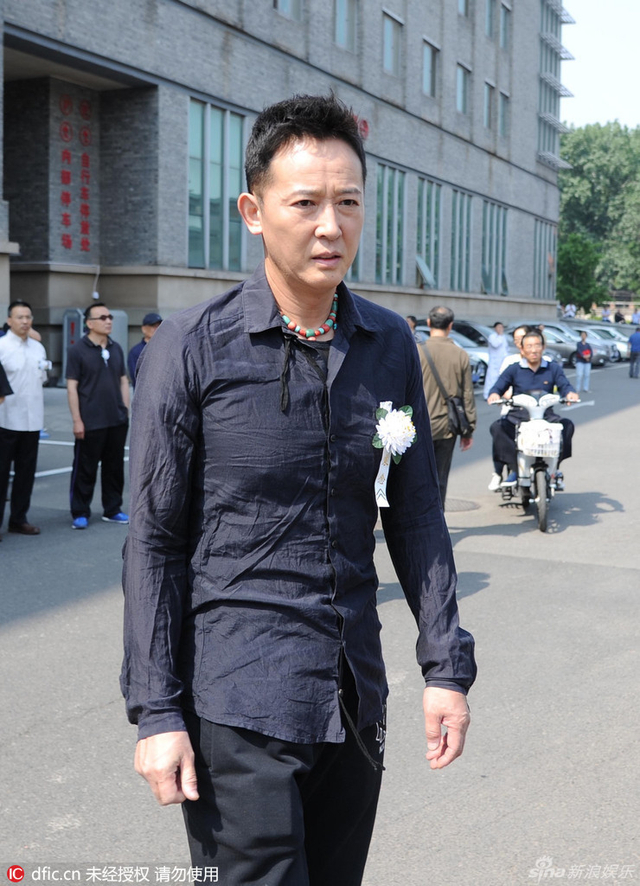 歌唱家郭颂追悼会举行 郁钧剑等到场送别