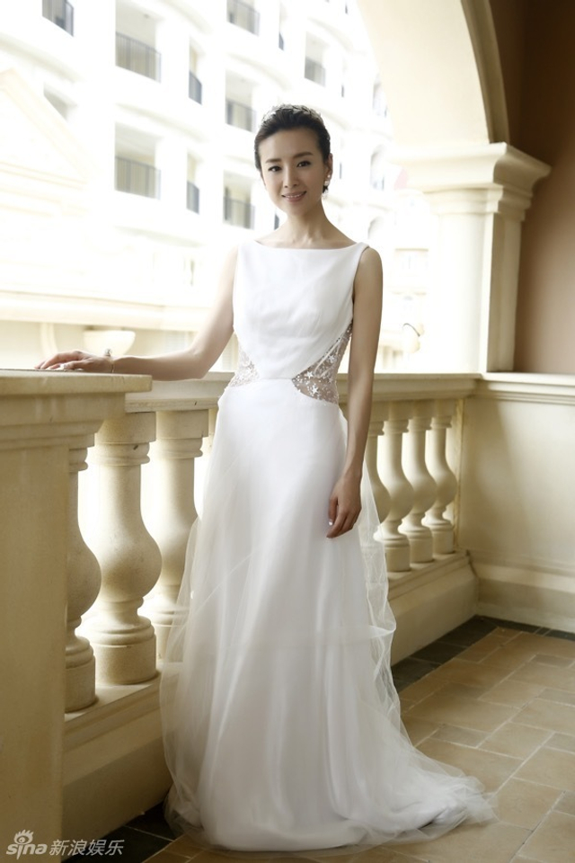 董洁婚纱剧照