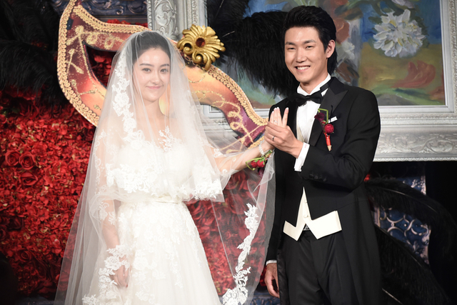 王晰迎娶演员金宴竹 婚礼送银行卡表诚意