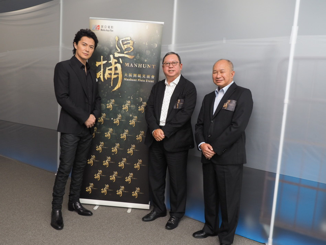 福山雅治与林博士、吴宇森在后台合影