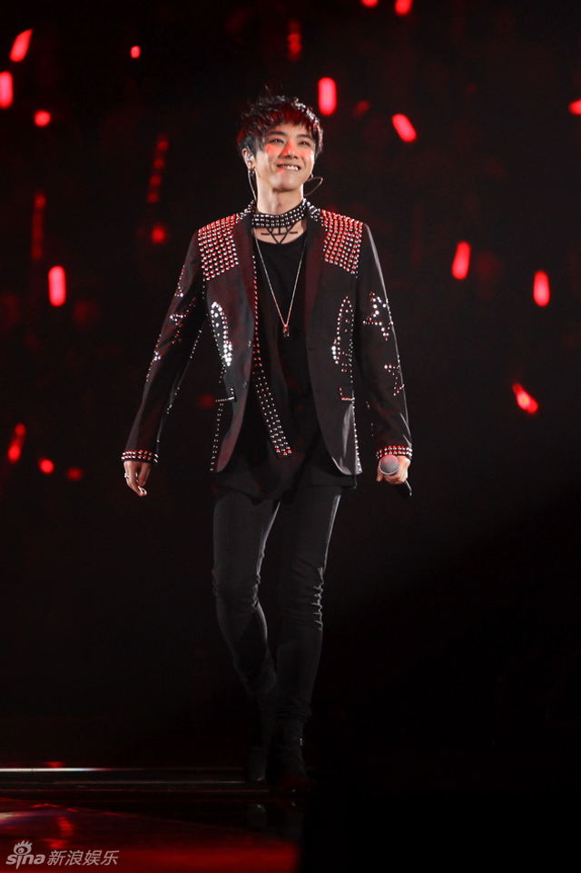 华晨宇激情开唱