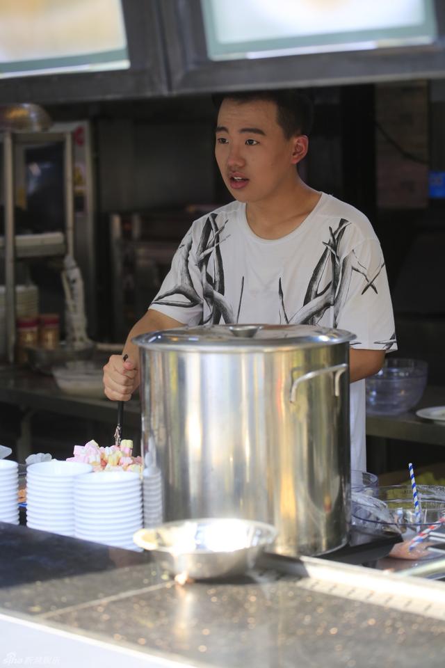 星厨3佘诗曼变闪电侠