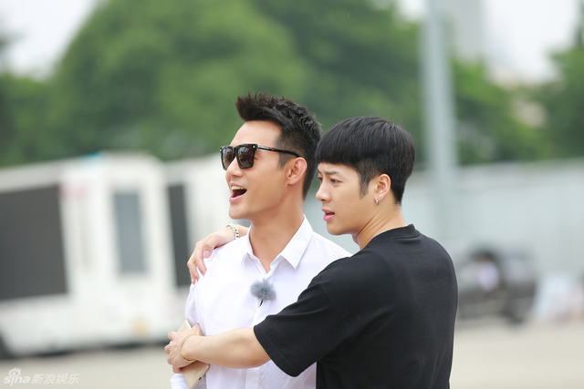 《战斗吧》王凯自叹年老 井柏然呆萌喂猪