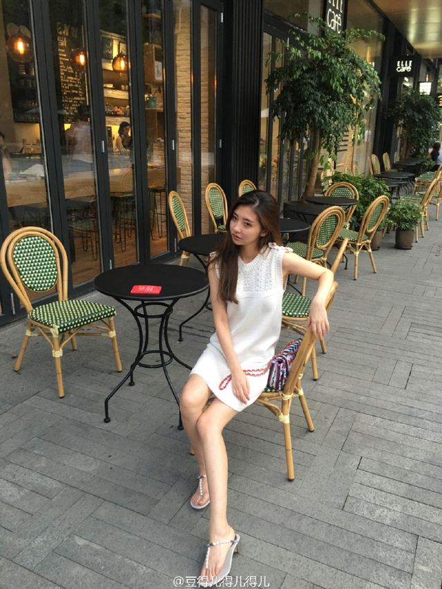 思聪新欢豆得儿自曝丑照