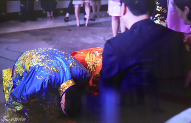 陈晓陈妍希斟茶敬父母 深情一吻许终身